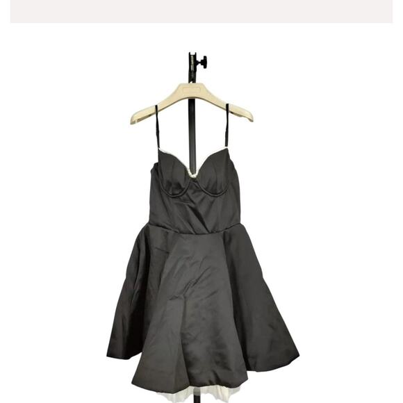 MINIMOISELLE Small
BLACK TULLE MINI DRESS $300
House of CB - Picture 5 of 6